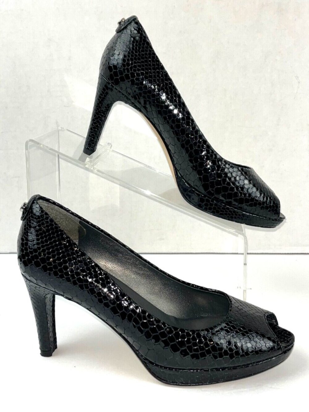 Stuart Weitzman Women's Logoplainfield Pump Black Snake Leather Shoe Size 8M